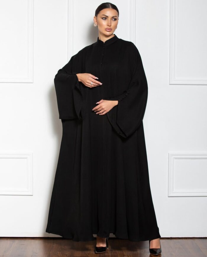 عبايه نص بشت أنيقه للطلعه قماش ملكي