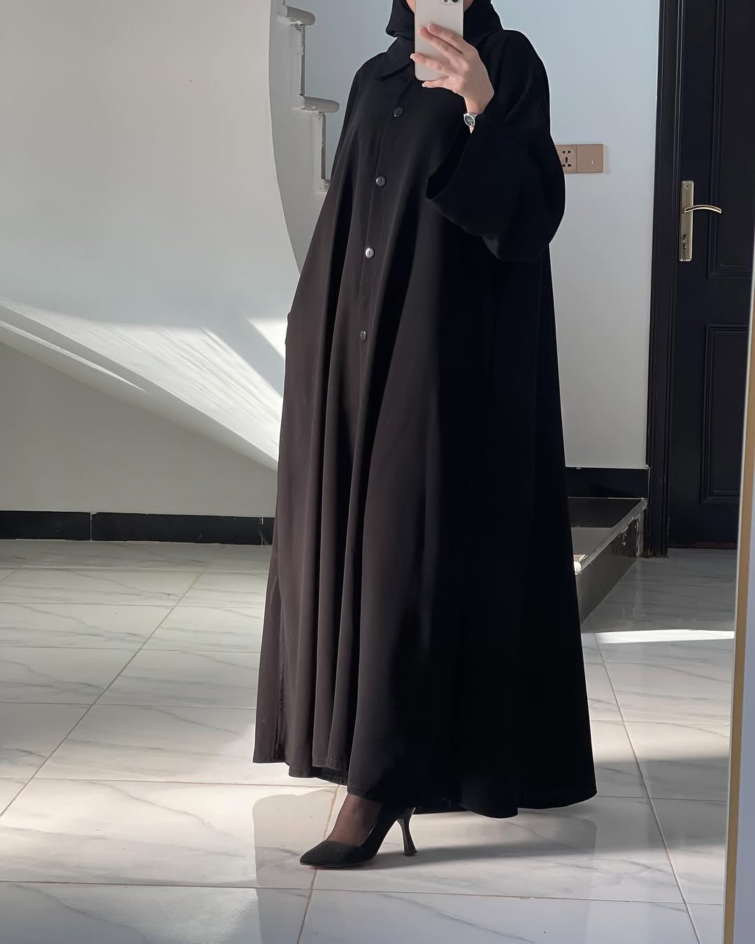 عبايه نص كلوش أنيقه للطلعه