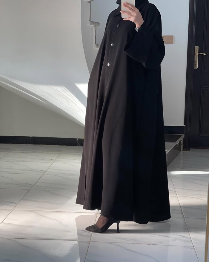 عبايه نص كلوش أنيقه للطلعه