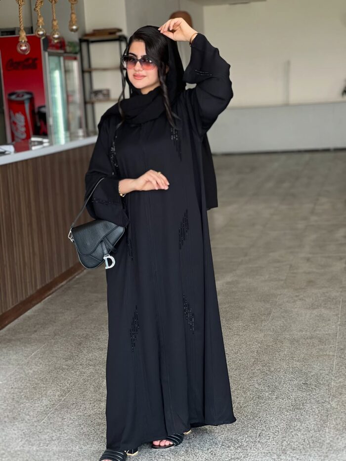 عباية ملكي انيقه للطلعه قماش انترنت