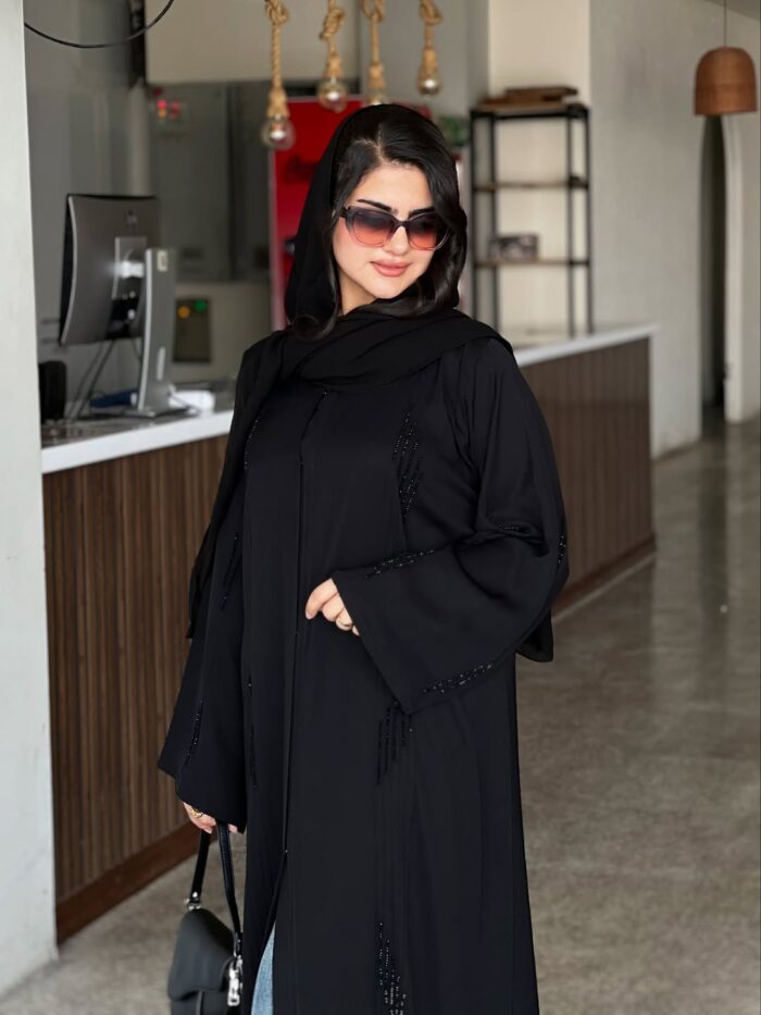 عباية ملكي انيقه للطلعه قماش انترنت