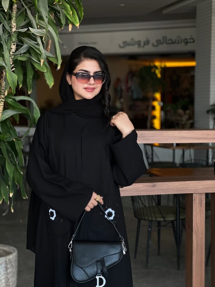 عباية ملكي للطلعه قماش نواعم