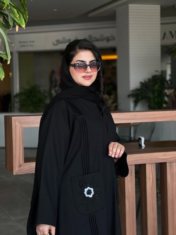 عباية ملكي للطلعه قماش نواعم