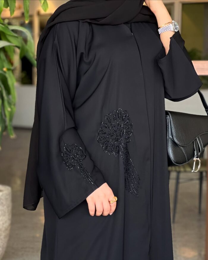 عباية نمبر وان مرتبه قماش حراير