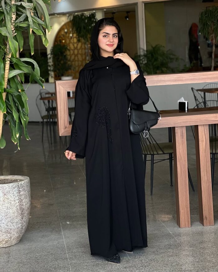 عباية نمبر وان مرتبه قماش حراير