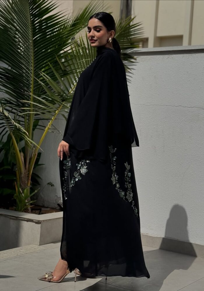 عباية كلوش أنيقه مطرزه