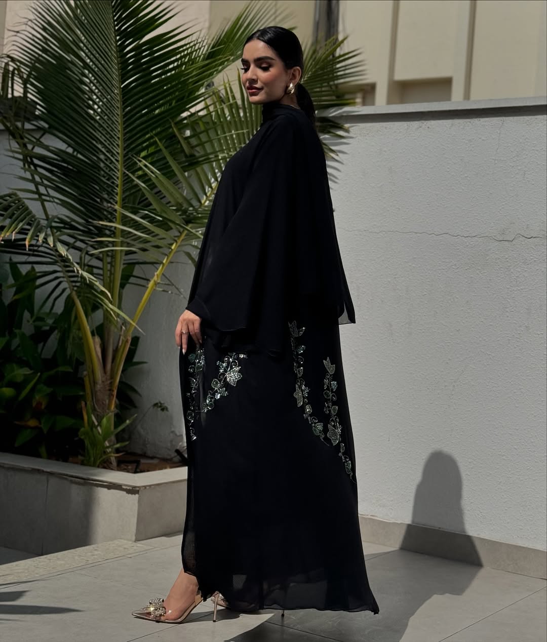 عباية كلوش أنيقه مطرزه