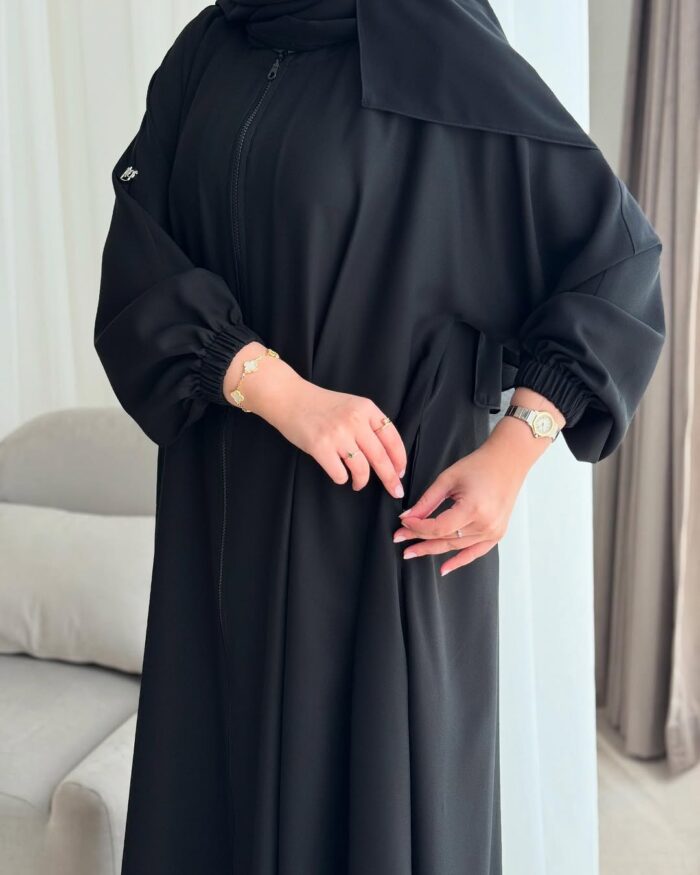 WhatsApp Image 2025-12-10 at 1.24.05 AM (1) عبايه نص كلوش جيوب مخفيه سحاب امام كم مطاط خفيف