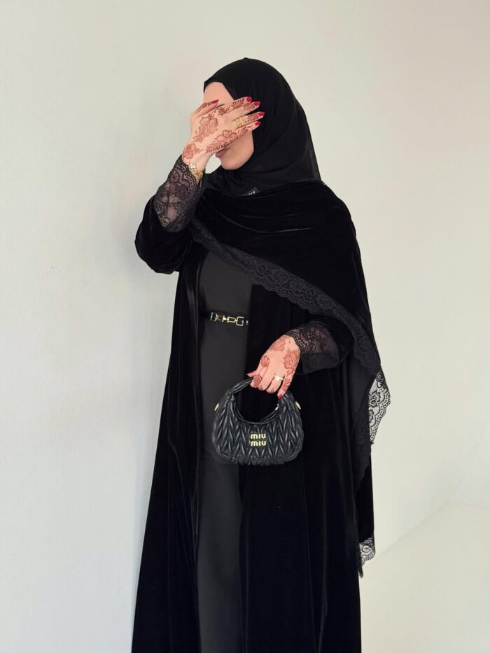 عباية أنيقة مخمل لف مع شال كم دنتيل اسود