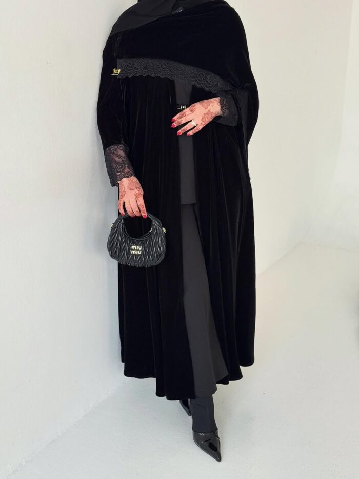 عباية أنيقة مخمل لف مع شال كم دنتيل اسود