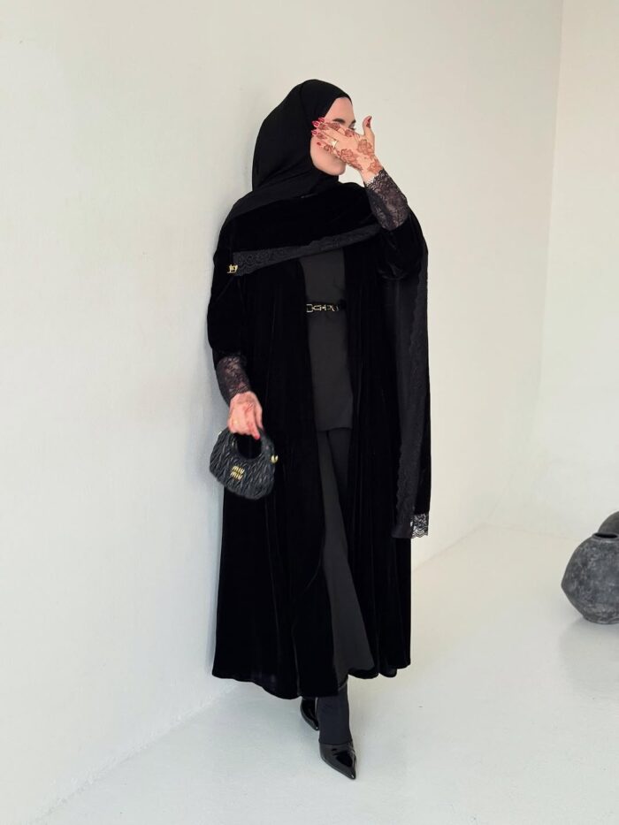 عباية أنيقة مخمل لف مع شال كم دنتيل اسود