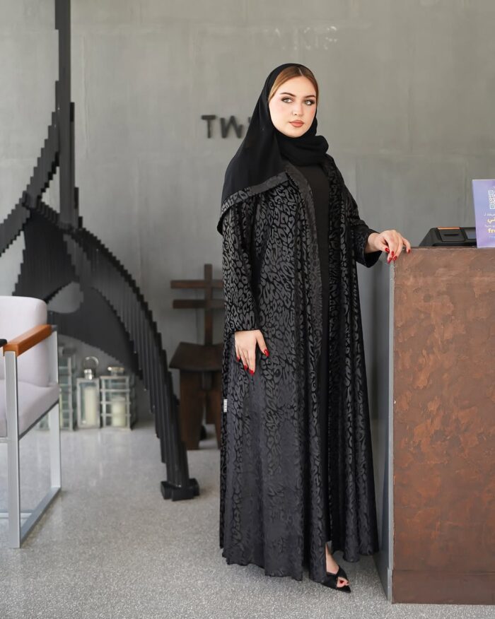 عباية مخمل شتوي نص كلوش مشجر