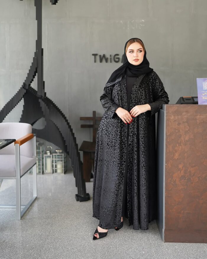 عباية مخمل شتوي نص كلوش مشجر