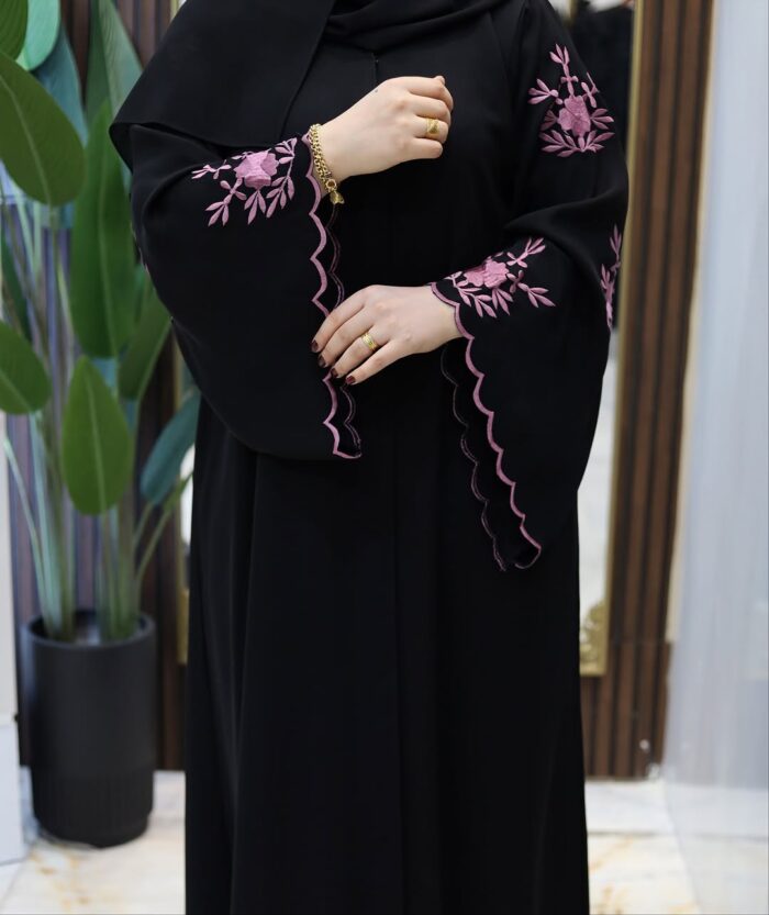 عباية كلوش أنيقه مطرزه ملون كم وسيع