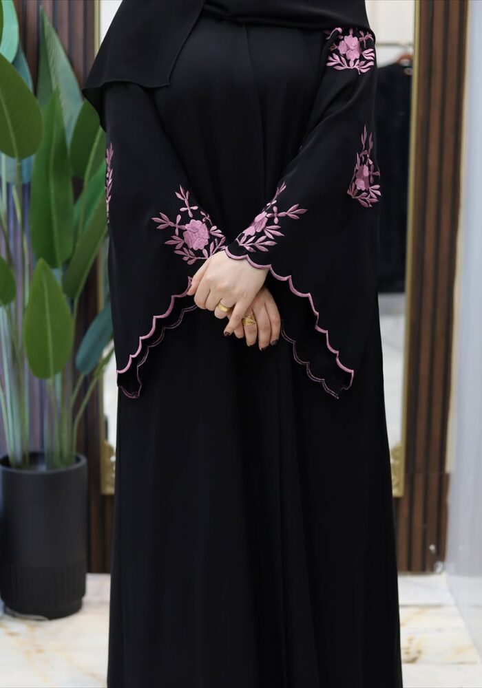 عباية كلوش أنيقه مطرزه ملون كم وسيع