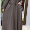 عباية بتصميم أنيق وانسيابي للسفر متوفر منها الأسود