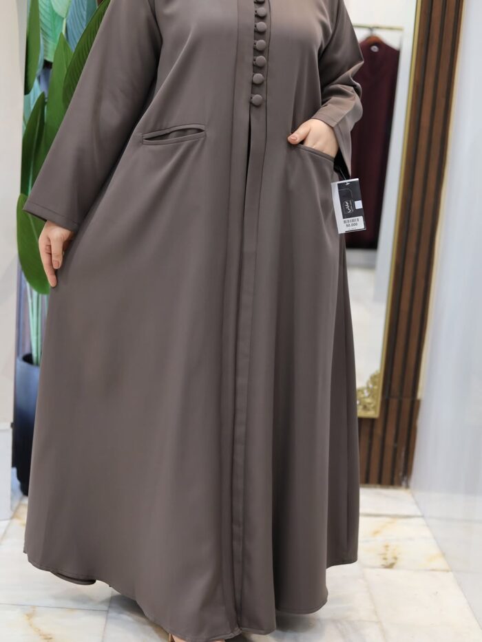 عباية بتصميم أنيق وانسيابي للسفر متوفر منها الأسود