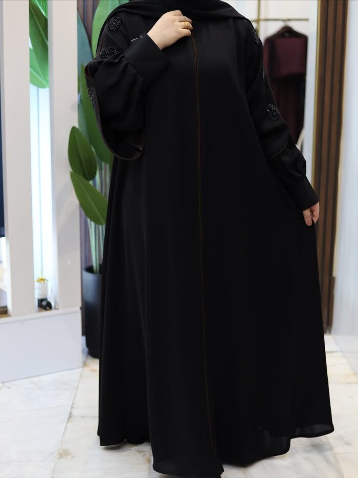 عباية نص كلوش انيقه مطرزه فصوص سوار فسكي اصلي