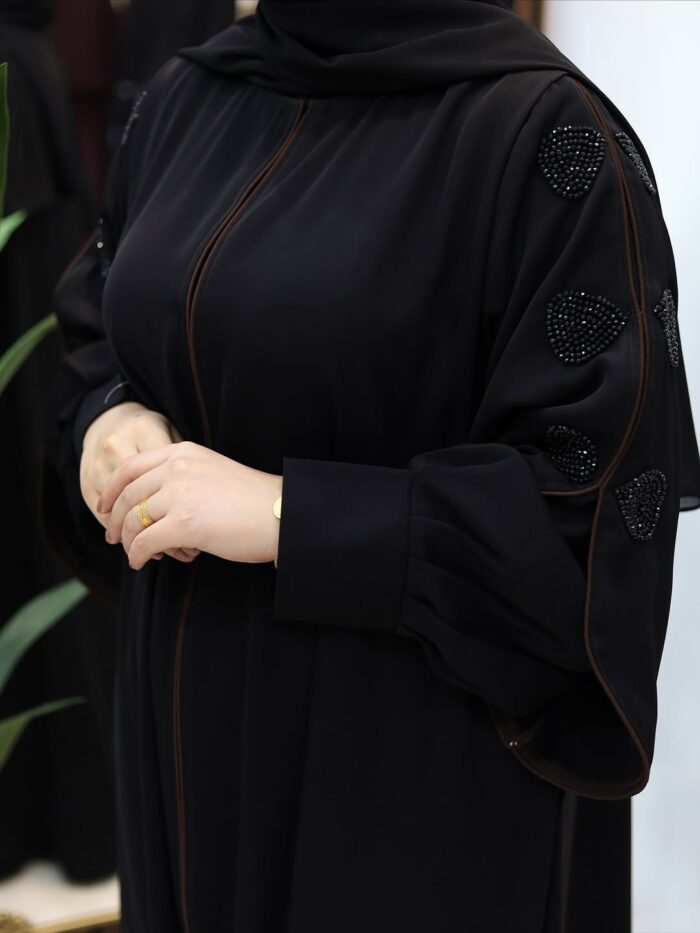 عباية نص كلوش انيقه مطرزه فصوص سوار فسكي اصلي