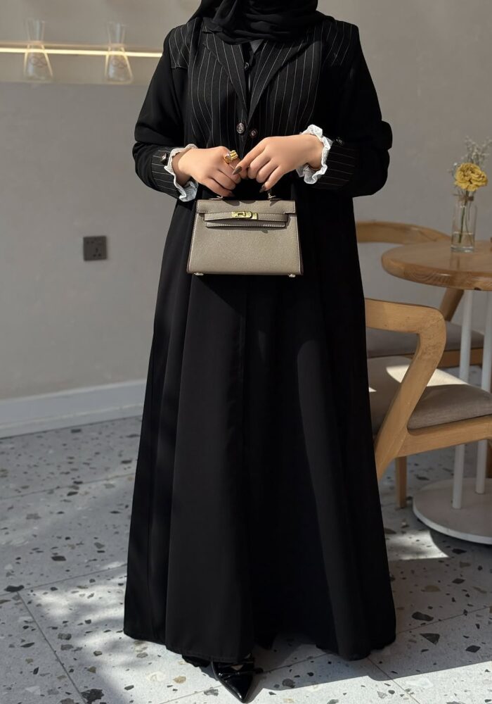 عباية كلوش أنيقه ملون كم كسر ابيض القماش ملكي نواعم