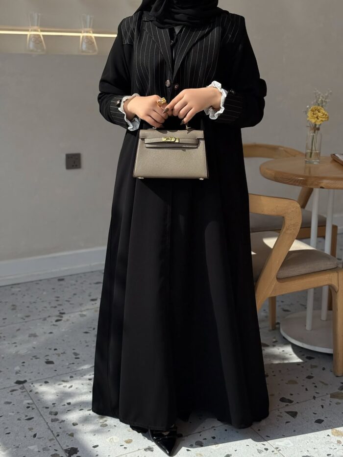 عباية كلوش أنيقه ملون كم كسر ابيض القماش ملكي نواعم