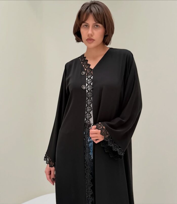 عباية لف أنيقه للطلعه مطرزه