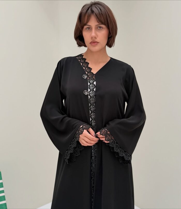 عباية لف أنيقه للطلعه مطرزه