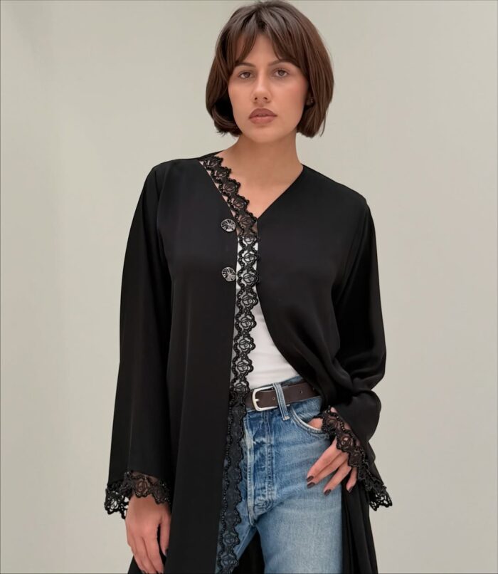 عباية لف أنيقه للطلعه مطرزه