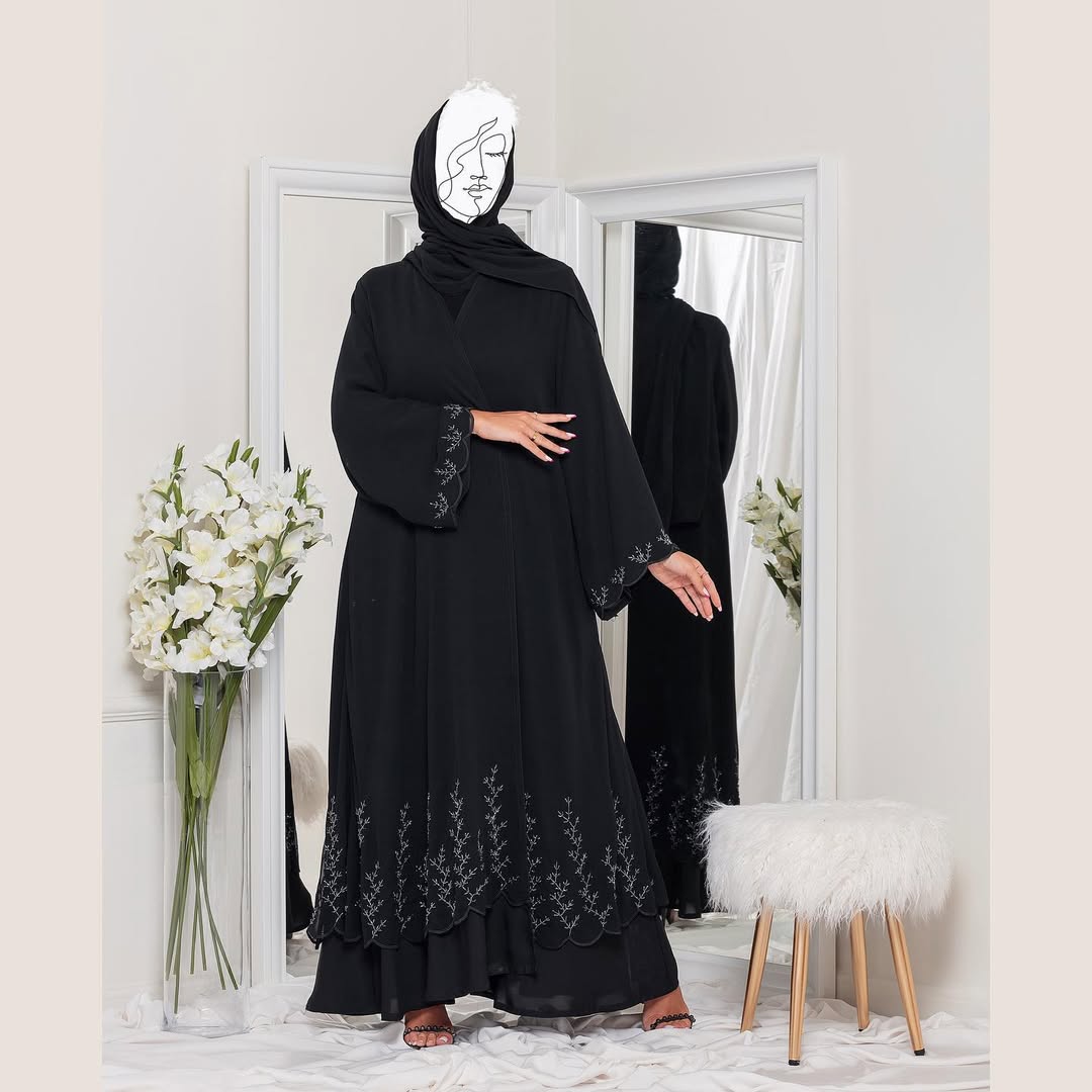 عباية نمبر ون أنيقه دبل شيفون مطرزه