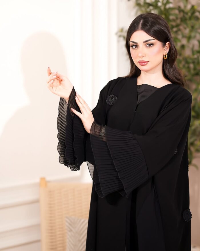 WhatsApp Image 2026-01-22 at 10.18.55 PM (1) عبايه بشت ملكي مطرزه تهبل