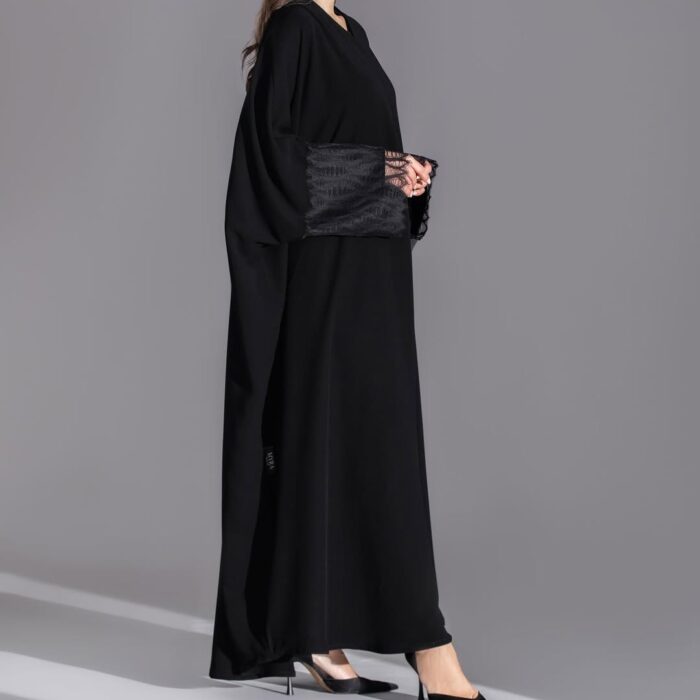 WhatsApp Image 2026-01-28 at 6.51.40 PM عبايه بشت ملكي ساده للعيد