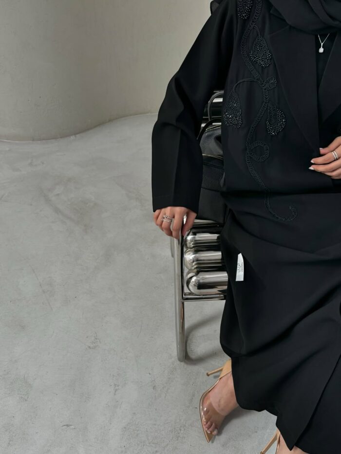 عبايه تطريز اسود انيق