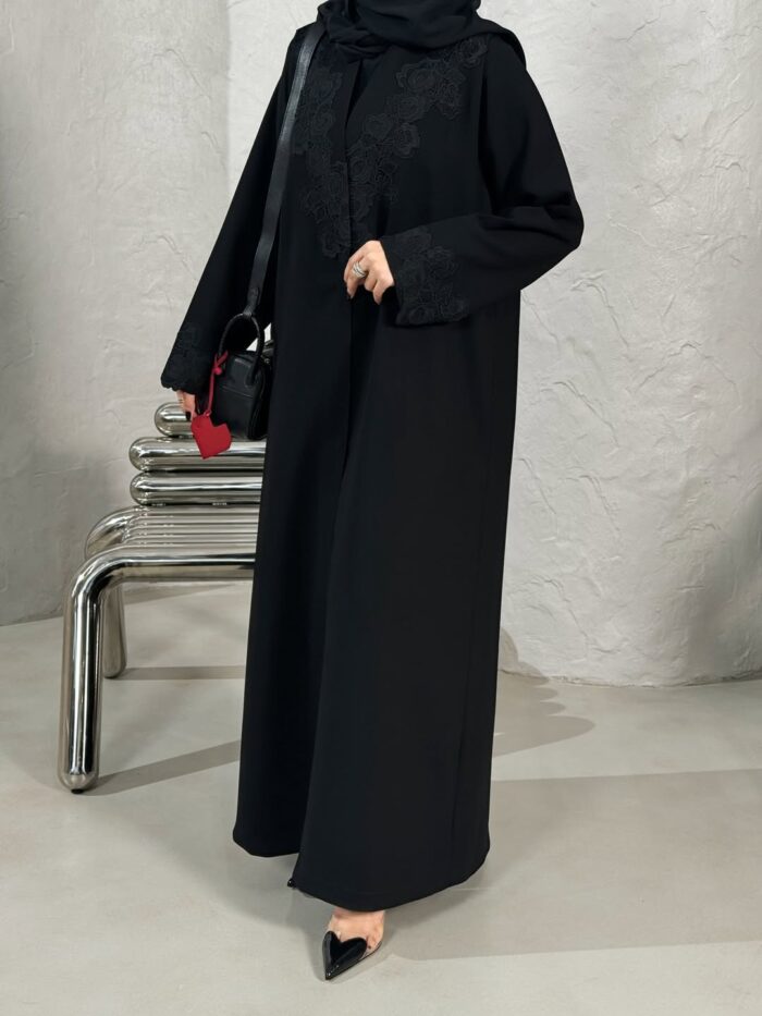 عباية فخامة تطريز اسود