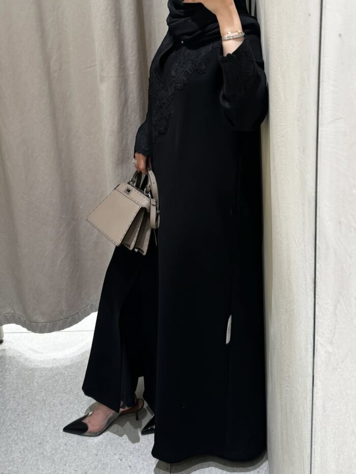 عباية فخامة تطريز اسود