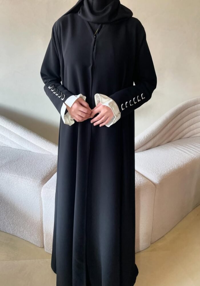 عباية عذاري بتفاصيل الأكمام المميزة