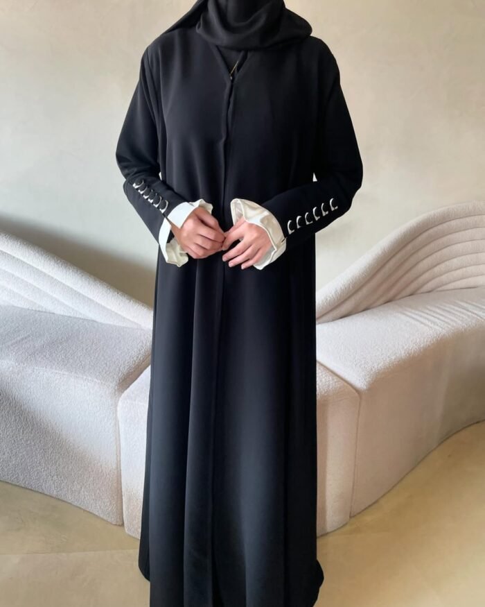 عباية عذاري بتفاصيل الأكمام المميزة