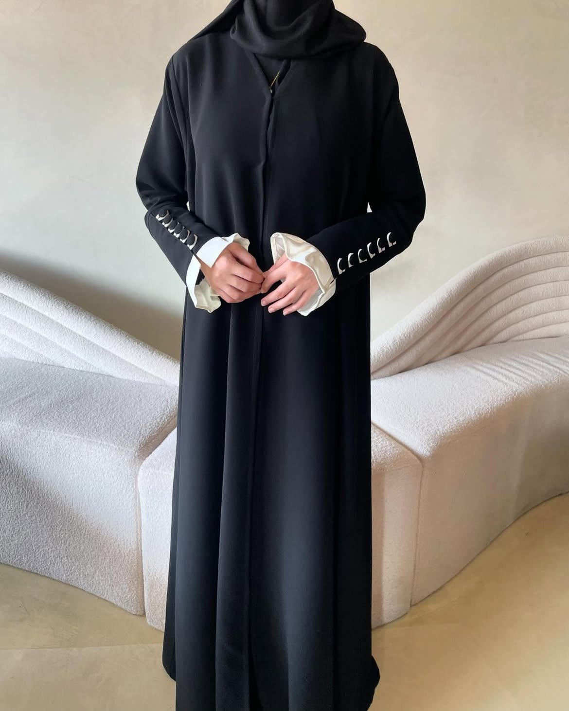 عباية عذاري بتفاصيل الأكمام المميزة